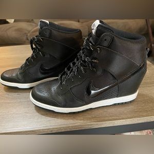 Nike Women’s Dunk Sky Hi Essential